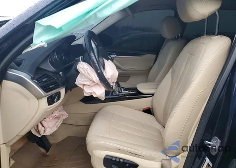 2015 BMW X5 xDrive35I z USA, uszkodzony, nr VIN 5UXKR0C50F0P16314